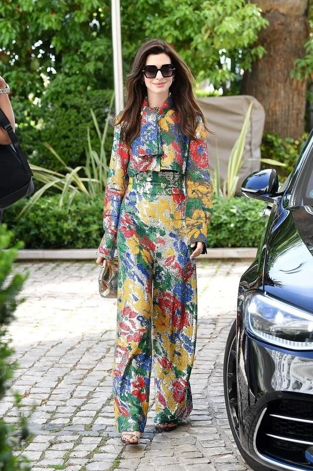 Anne Hathaway được ví như nữ hoàng trên thảm đỏ Cannes 2022 Ảnh 3