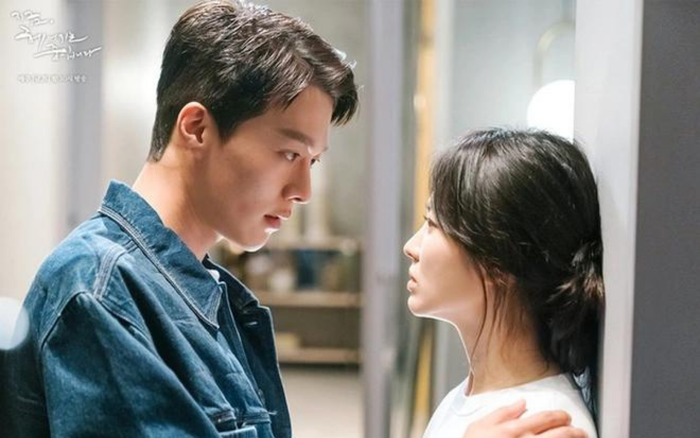 Song Hye Kyo và Jang Ki Yong trong Bây Giờ, Chúng Ta Đang Chia Tay.