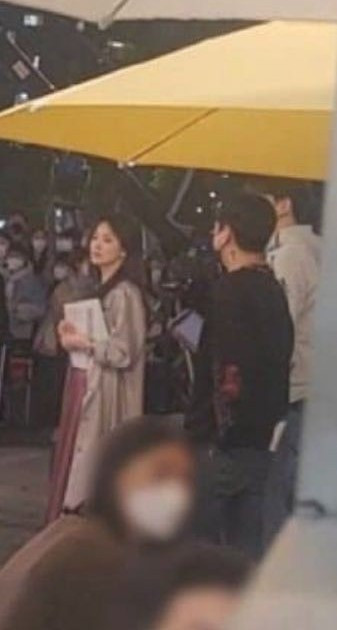 Ảnh chụp lén Song Hye Kyo: Nhan sắc có xứng danh ngọc nữ? Ảnh 3