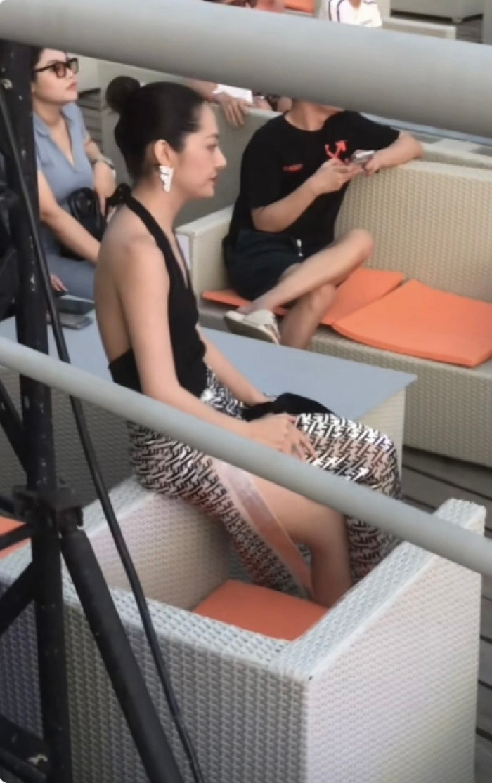 Bảo Anh táo bạo khoe ảnh bán nude: 'Cuộc đời này có mấy lần 10 năm?' Ảnh 11