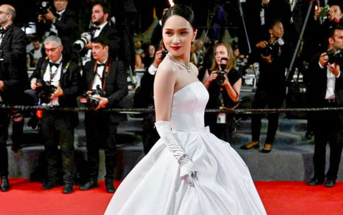 Hương Giang chỉ có vỏn vẹn vài tấm ảnh đi thảm đỏ Cannes, hoang mang vì ê-kíp không được vào trong Ảnh 2