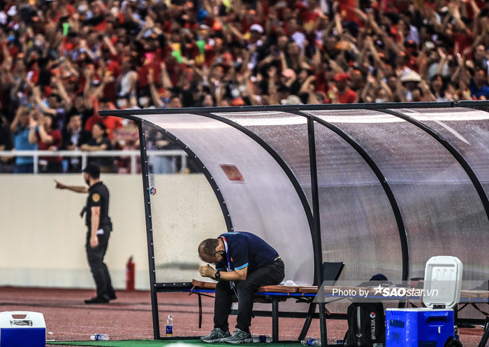 Vinh quang càng lớn thì HLV Park Hang Seo gặp áp lực càng nhiều.