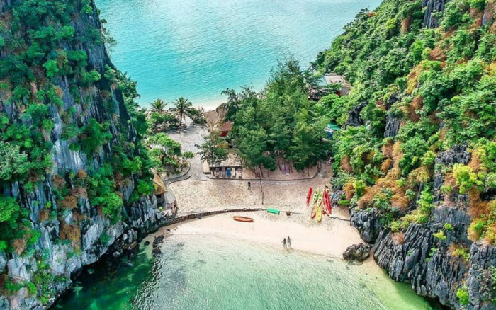 Hòn đảo sở hữu hai mặt biển tựa lưng vào nhau ở vịnh Lan Hạ Ảnh 2