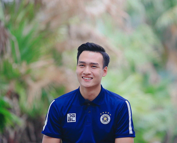 Bùi Hoàng Việt Anh sinh năm 1999, đến từ quê lúa Thái Bình, trưởng thành từ CLB Hà Nội. 
