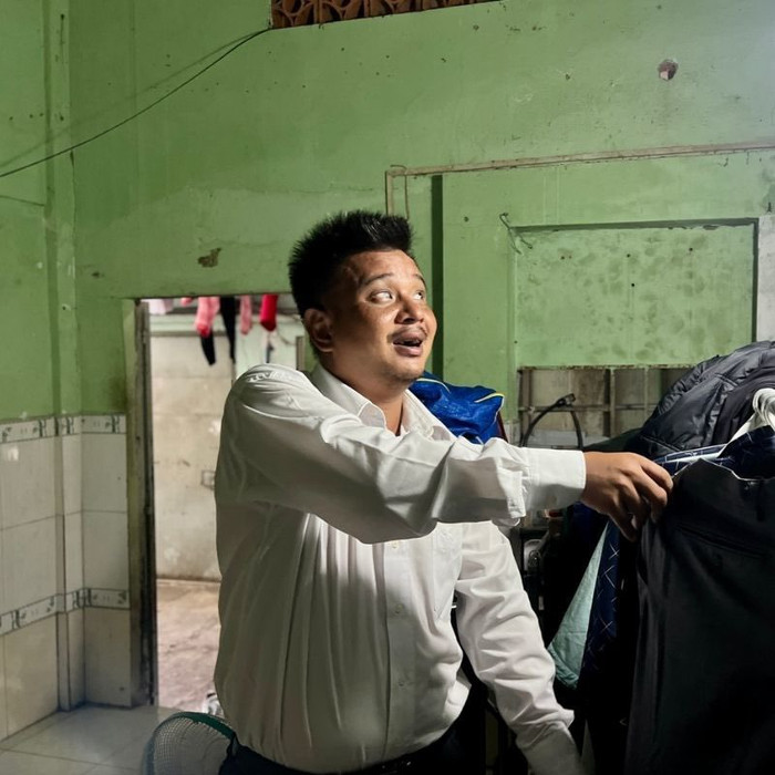 Hoàn cảnh gia đình nhà anh Hồng vô cùng khó khăn, vợ cũng là người khiếm thị.