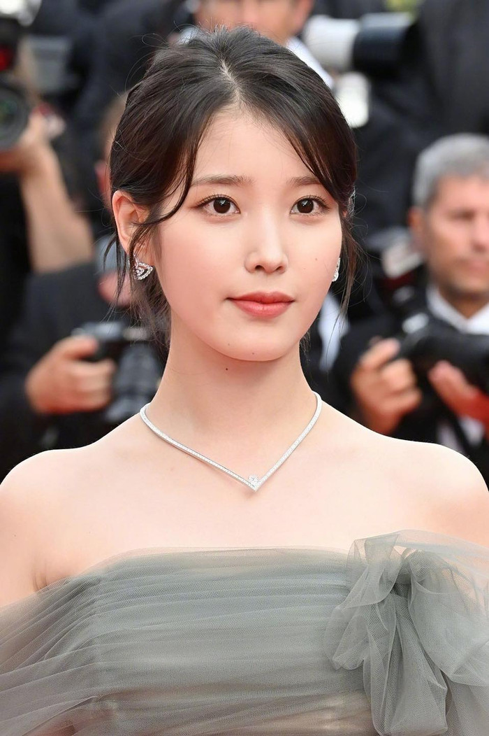 'Em gái quốc dân' IU tỏa sáng trên thảm đỏ Cannes, nhan sắc tựa nữ thần khiến truyền thông quốc tế chú ý Ảnh 5