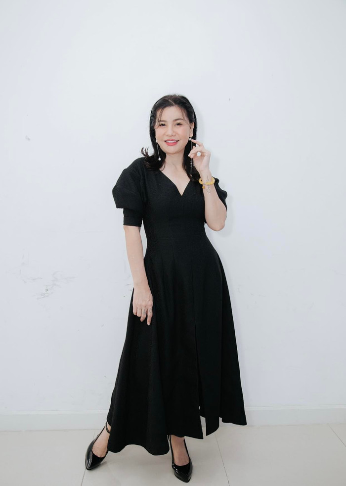 Nữ diễn viên còn khuyên các bạn nam trên sân khấu Chân Ái, đàn ông dù đúng hay sai thì sau khi phân tích cho người yêu vẫn nên nói lời xin lỗi.