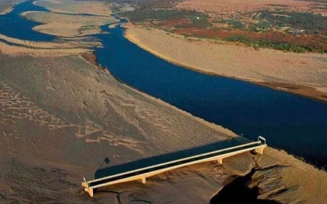 Từ 'kỳ quan' trở thành cây cầu vô dụng nhất thế giới chỉ vì một thiên tai bất ngờ Ảnh 2