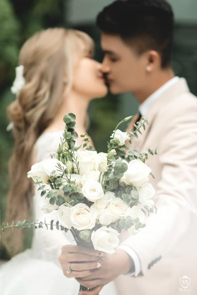 Cả hai đã có bộ ảnh cưới vô cùng ngọt ngào khiến bao dân tình ngưỡng mộ.