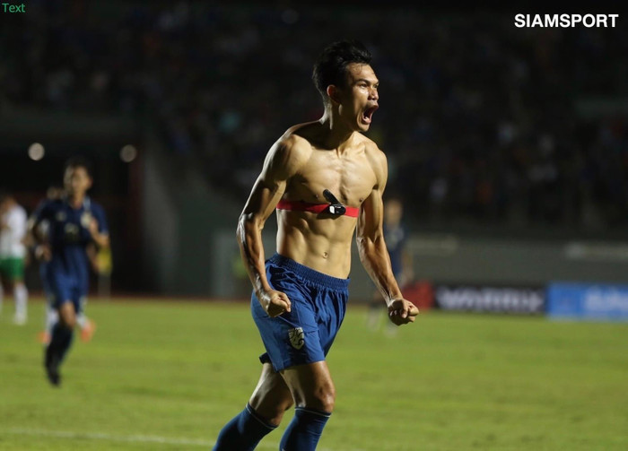 Sao Thái Lan cởi áo ăn mừng bàn thắng giúp Thái Lan thắng trận giao hữu. Ảnh: Siamsport