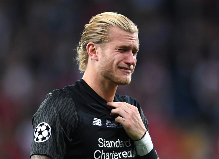 Loris Karius sụp đổ hoàn toàn sau những sai lầm trước Real Madrid.