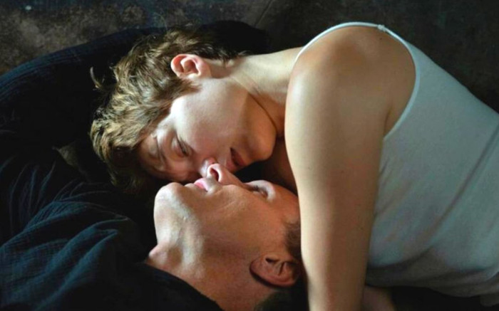 Cannes 2022: Phim của Kristen Stewart khiến người xem bỏ về sau 5 phút vì phân cảnh 'liếm láp' Ảnh 2