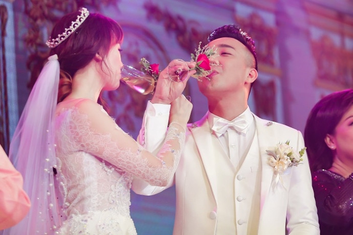 Những sao Việt bật khóc trong lễ cưới Ảnh 7