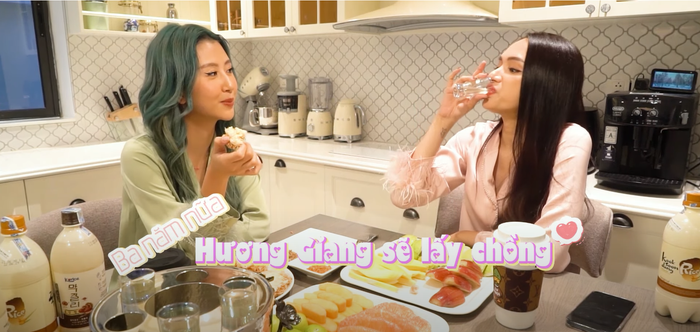 Cuộc trò chuyện của Hương Giang với Quỳnh Anh Shyn.