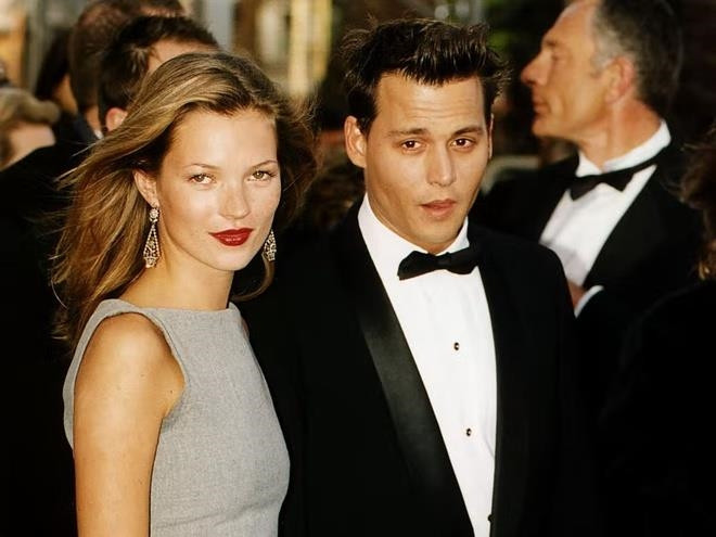 Kate Moss và Johnny Depp từng là cặp đôi đình đám nhiều năm về trước.