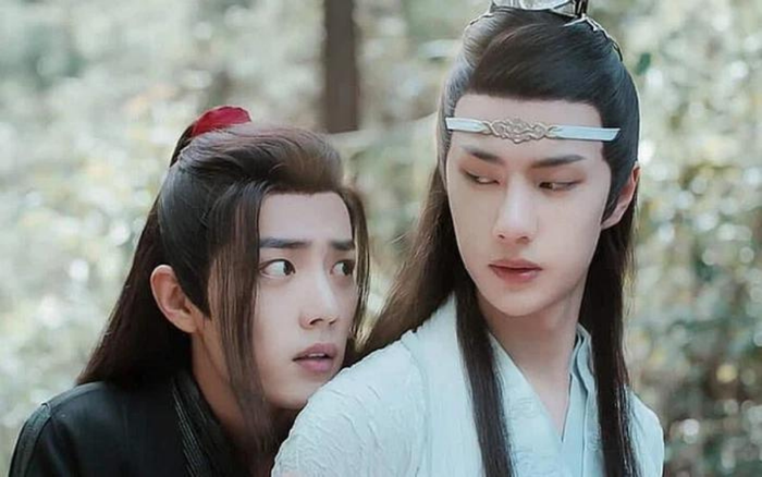 Diễn xuất của Vương Nhất Bác (phải) được nhận xét là thua xa Tiêu Chiến (trái) trong Trần Tình Lệnh.