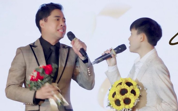 Hậu được danh ca Ngọc Sơn uốn nắn, giọng hát Hồ Văn Cường liệu còn bị chê bai? Ảnh 2