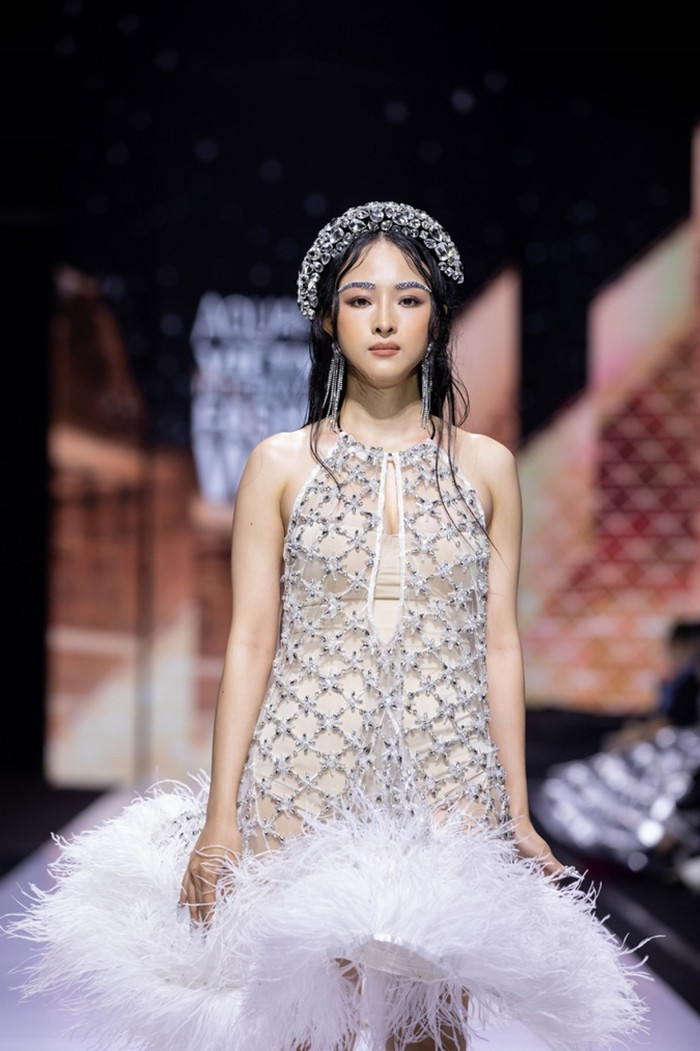 Trương Hồ Phương Nga bất ngờ xuất hiện kiều diễm trên sàn catwalk, nhưng cái kết 'đắng' hệt Lê Bống Ảnh 3