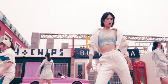 Công chúa Huawei gây tranh cãi khi thắng giải Cành cọ vàng ở Cannes 2022: Thực lực hay nhờ gia thế khủng? Ảnh 8