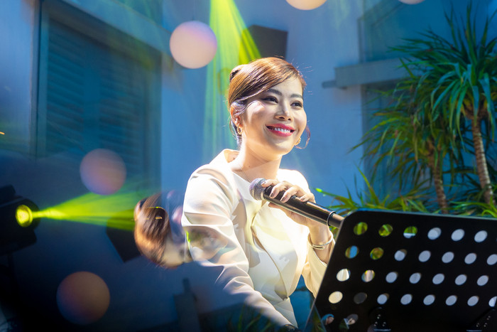 Với tình cảm của khán giả thế kia, Nam Em đang dần thành công trên con đường ca hát của mình&nbsp;