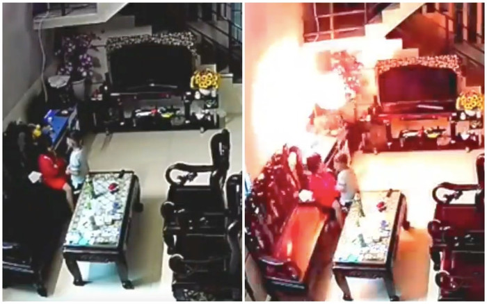 Hai em nhỏ nô đùa cạnh chiếc điện thoại đang sạc, những giây sau đó gây thót tim Ảnh 2