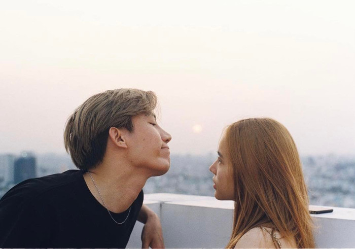 Cả hai không ngại phát 'cẩu lương' giữa chốn đông người.