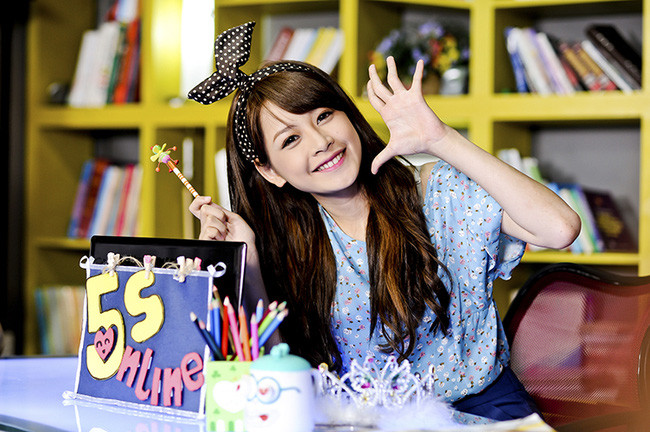 Công chúa Nana khá phù hợp với tính cách và độ tuổi của Chi Pu tại thời điểm bấm máy bộ phim 5S Online, nhưng sự gượng gạo và thiếu tự nhiên vẫn chưa được khắc phục