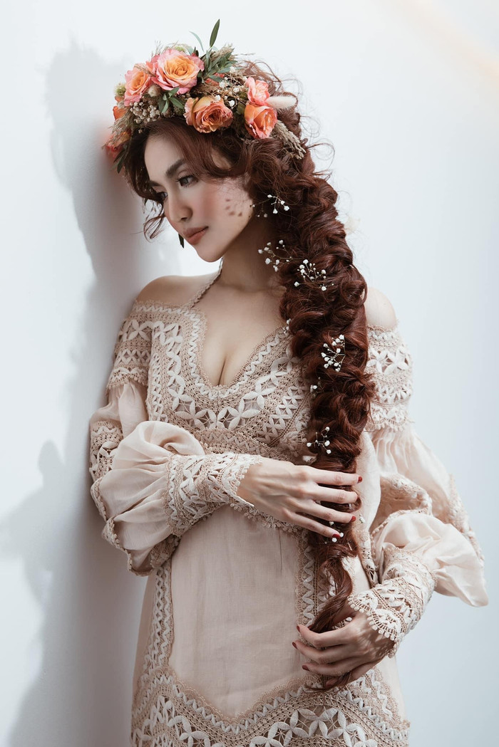 Vẻ đẹp ngọt ngào toát lên sự dịu dàng, nữ tính.