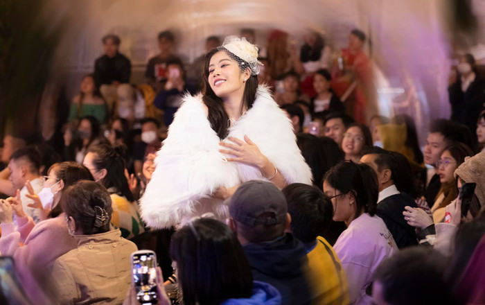 Hóa ra đây chính là lý do khiến Nam Em luôn thủ sẵn chai dầu gió trong người mỗi khi hát Ảnh 6