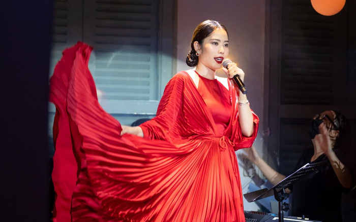 Hóa ra đây chính là lý do khiến Nam Em luôn thủ sẵn chai dầu gió trong người mỗi khi hát Ảnh 2