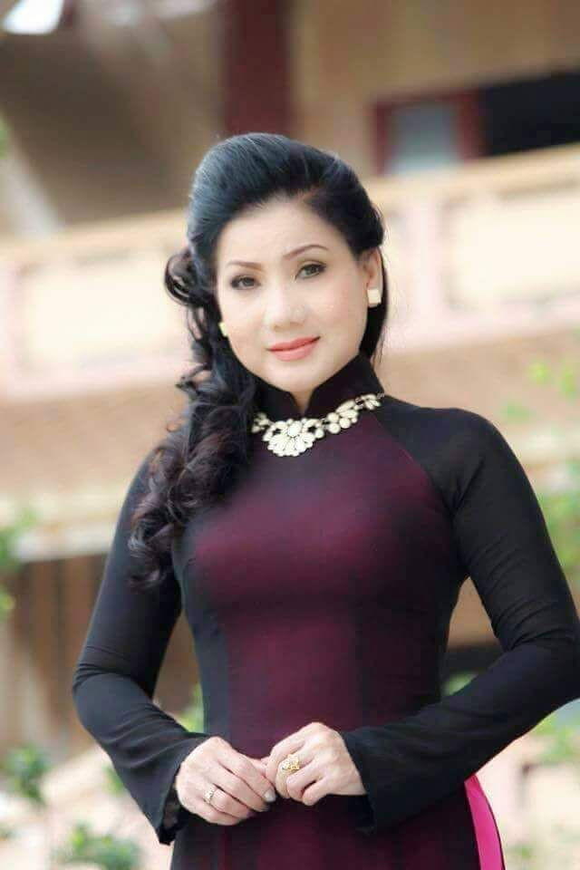 NSƯT Phượng Loan đã nhận được nhiều lời chúc và động viên chị sớm hồi phục từ phía bạn bè thân thiết và khán giả