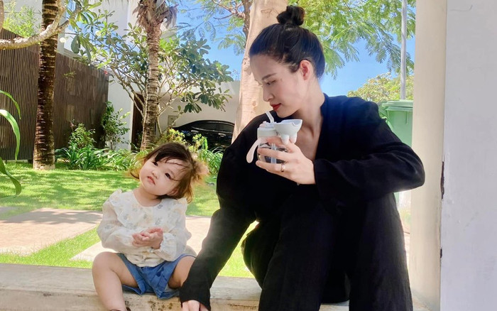 Ái nữ Winnie được mẹ Đông Nhi cho 'tập bay' đón ngày Quốc tế Thiếu nhi 1/6 Ảnh 2
