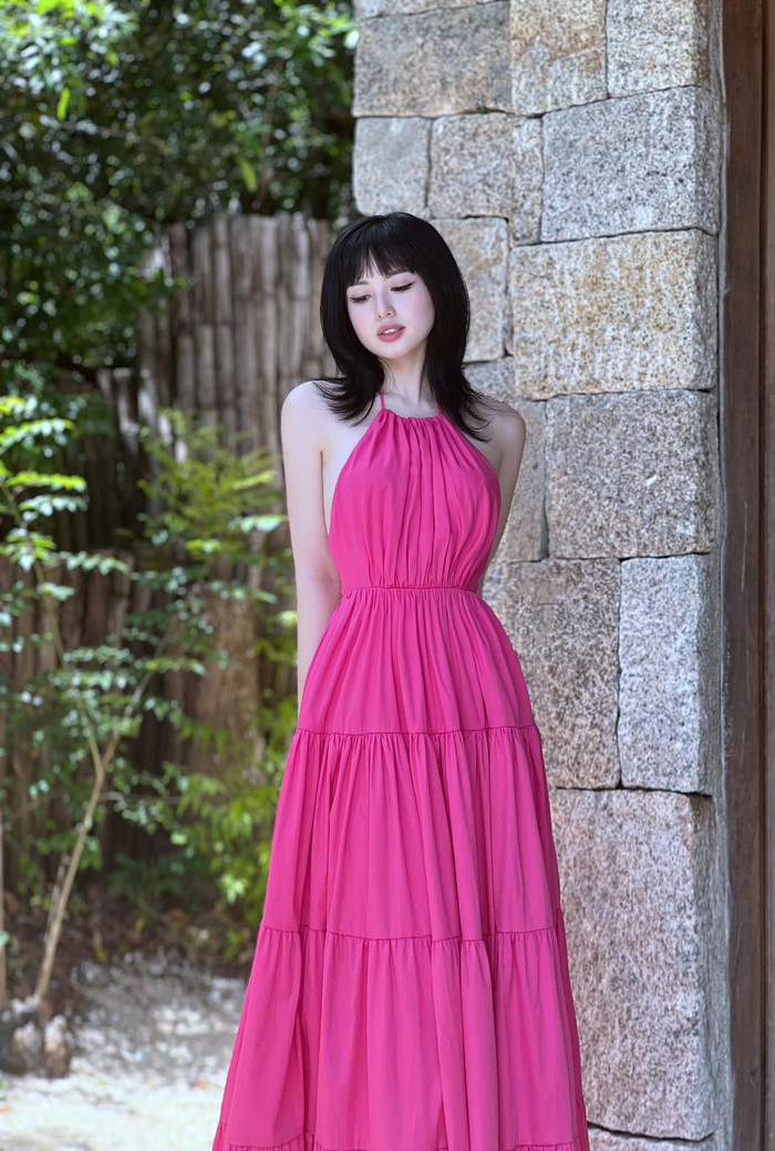 Vẻ đẹp trong trẻo của mỹ nữ trong trang phục thường ngày.