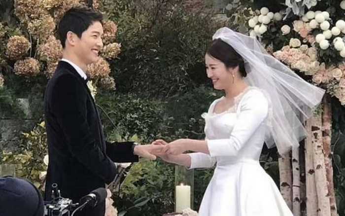 Blogger gây náo loạn vụ Địch Lệ Nhiệt Ba - Lộc Hàm từng leak ảnh đám cưới Song Hye Kyo - Song Joong Ki Ảnh 4