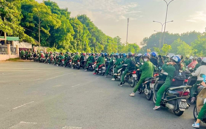 Sinh viên học quân sự với ý thức tuyệt vời như thế này đây! Ảnh 2