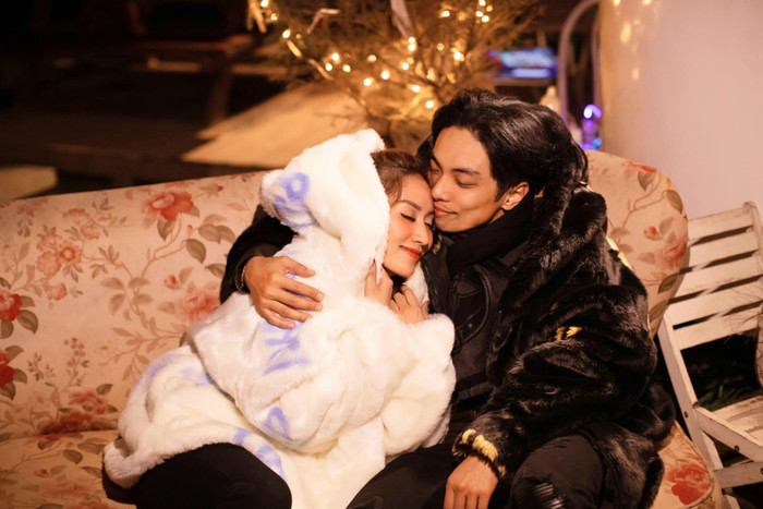 Trải qua nhiều năm chung sống, Khánh Thi và Phan Hiển vẫn ngọt ngào như thuở ban đầu