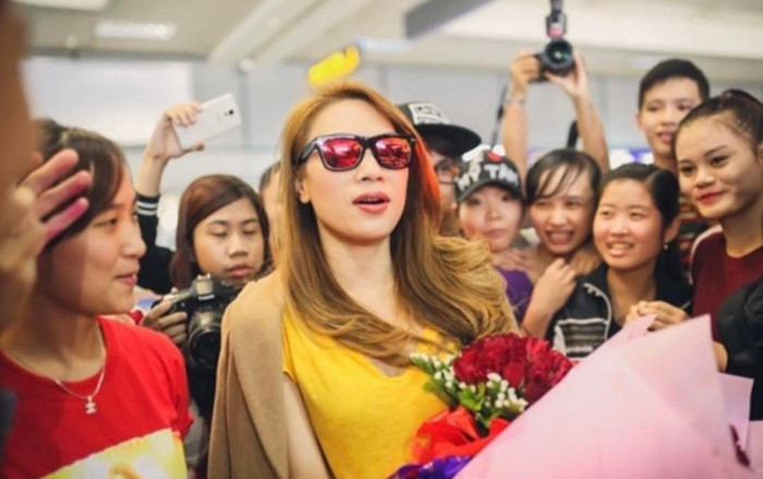 Sao Việt chiều chuộng fan: Noo Phước Thịnh đứng ra bảo vệ fan, Mỹ Tâm đi thiện nguyện cùng khán giả Ảnh 2