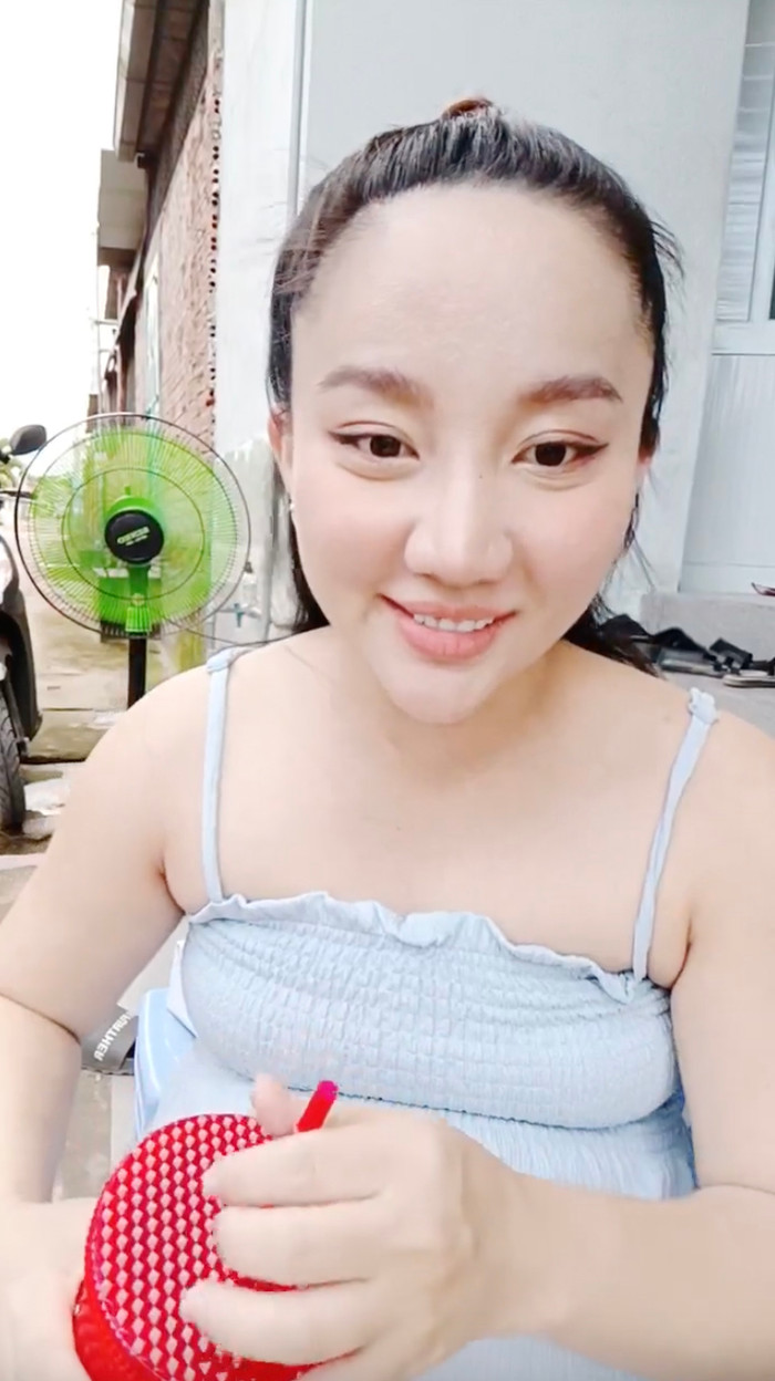 Lê Dương Bảo Lâm hạnh phúc bên gia đình, công bố ngày sinh quý tử nhí Ảnh 7