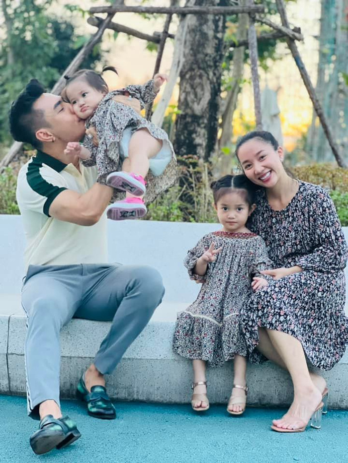 Lê Dương Bảo Lâm hạnh phúc bên gia đình, công bố ngày sinh quý tử nhí Ảnh 9