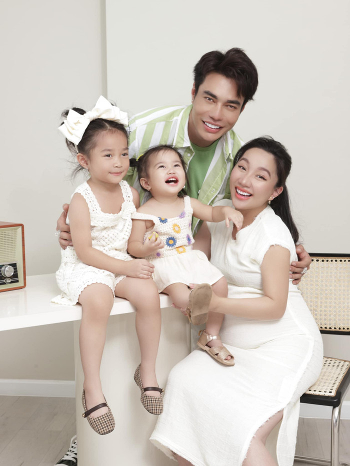 Lê Dương Bảo Lâm hạnh phúc bên gia đình, công bố ngày sinh quý tử nhí Ảnh 4