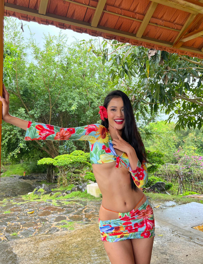 Mê mẩn với vòng eo này của cô bé chăn trâu.&nbsp;