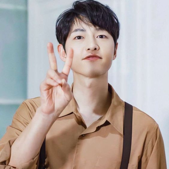 Song Joong Ki hậu ly hôn Song Hye Kyo: Sự nghiệp dậm chân tại chỗ, tin đồn hẹn hò đếm không xuể Ảnh 2