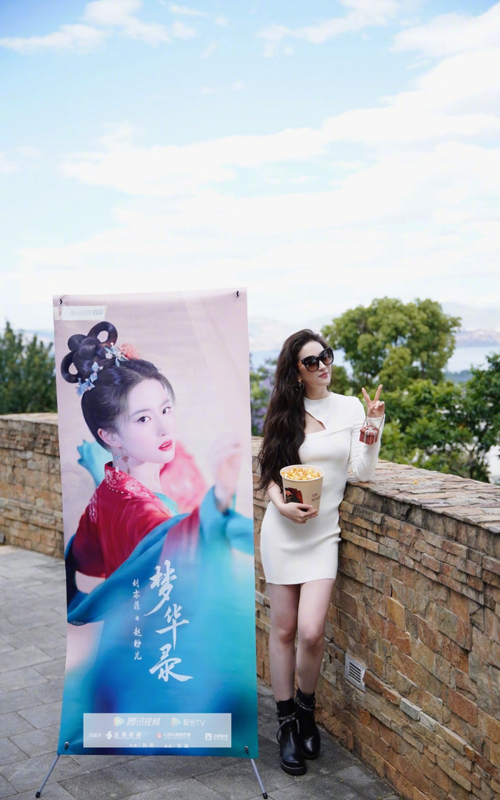 Lưu Diệc Phi tung ảnh quảng bá Mộng Hoa Lục: Body 'mlem' đủ đè bẹp Địch Lệ Nhiệt Ba - Dương Mịch Ảnh 4