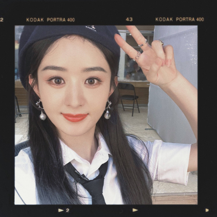 Hậu ly hôn, Triệu Lệ Dĩnh thay đổi phong cách liên tục: Khi thì ngọt ngào, lúc lại hóa 'gái Nhật' cá tính Ảnh 10