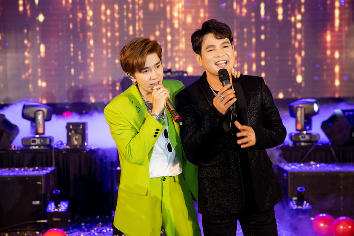 Ca sĩ Chi Dân song ca cùng đàn anh Lâm Hùng