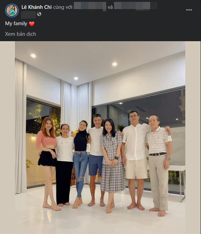 Em gái Công Vinh đăng tải bức hình chụp chung với các thành viên trong gia đình.