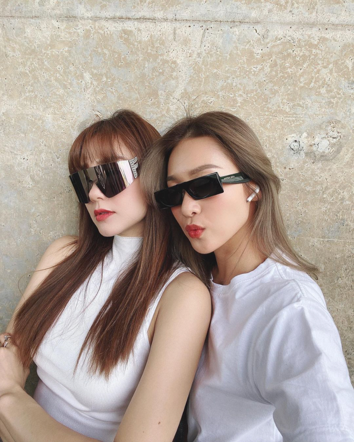 Minh Hằng và Khả Ngân 