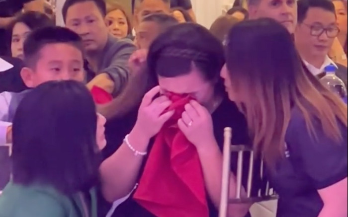 Clip: Wendy Phạm khóc nức nở vì nhớ mẹ trong đêm nhạc gây quỹ mang tên Phi Nhung Ảnh 2