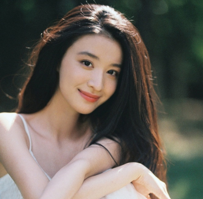 Cô nàng được mệnh danh là bản sao hoàn hảo của 'Thần tiên tỷ tỷ' Lưu Diệc Phi. 