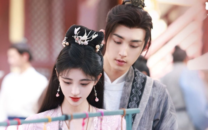 Hoa Nhung tung poster: Cúc Tịnh Y gây chú ý với khuôn mặt khác lạ Ảnh 2